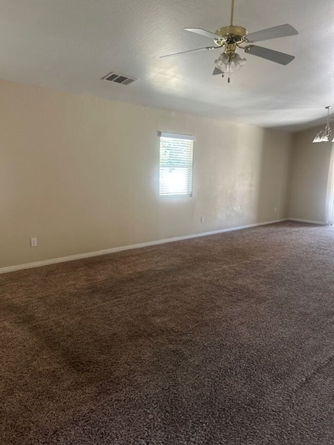 Building Photo - Available Now - 3-Bedroom, 2-Bath Home for...