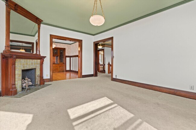 Building Photo - 2581 N Maryland Ave