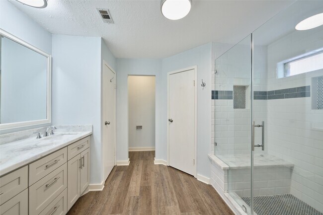 Building Photo - 5 N White Pebble Ct