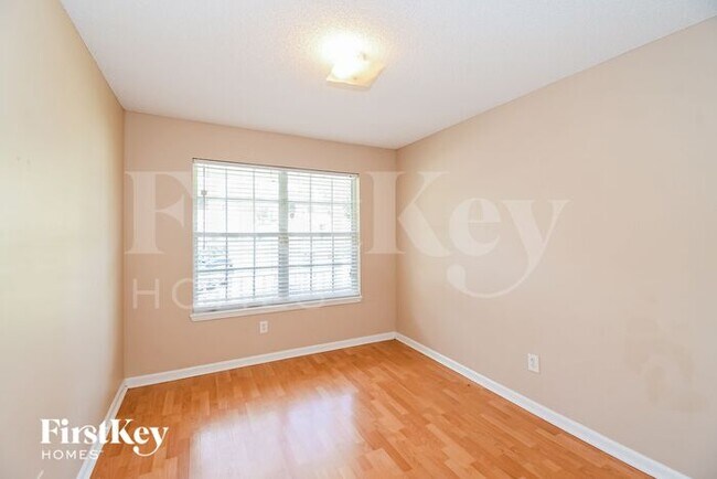 Building Photo - 5221 Glen Alan Ct S