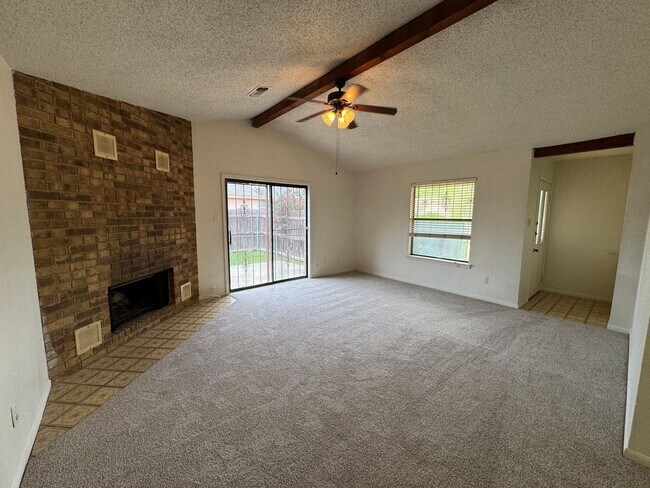 Building Photo - 2-Bedroom Duplex for Rent in Killeen