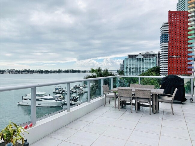 Building Photo - 1541 Brickell Ave
