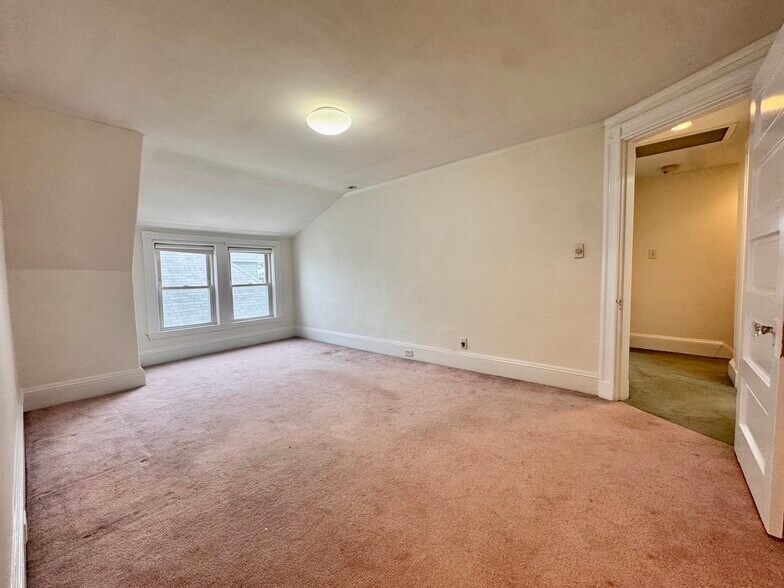 Building Photo - 41 Rich St