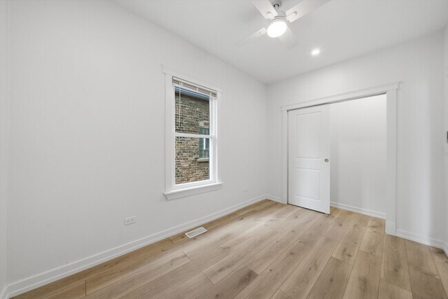 Building Photo - 1109 N Kedvale Ave