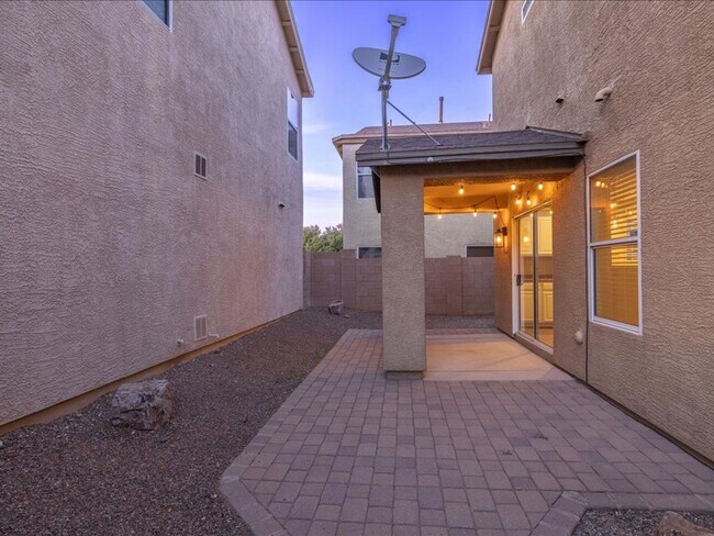 Building Photo - 2 Bedroom, 2.5 Bath