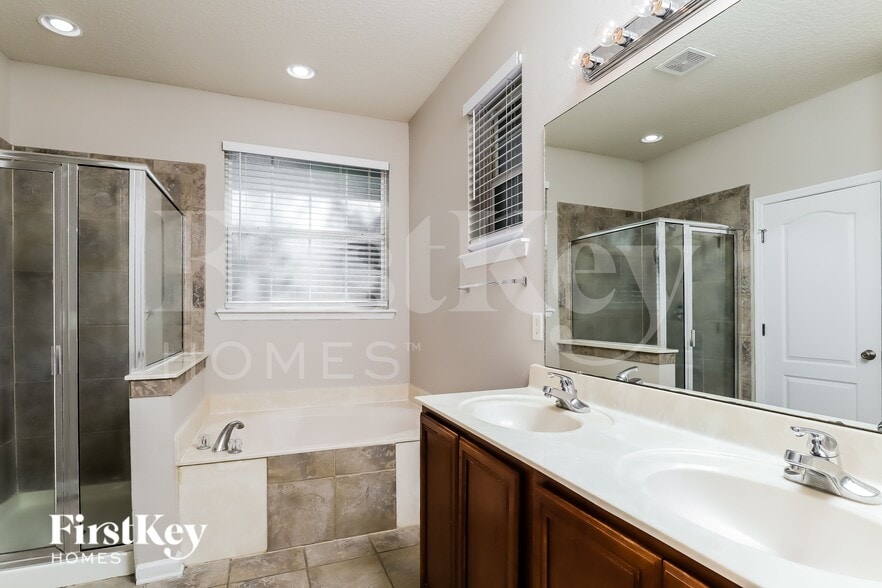 Building Photo - 12302 Lawson Creek Dr