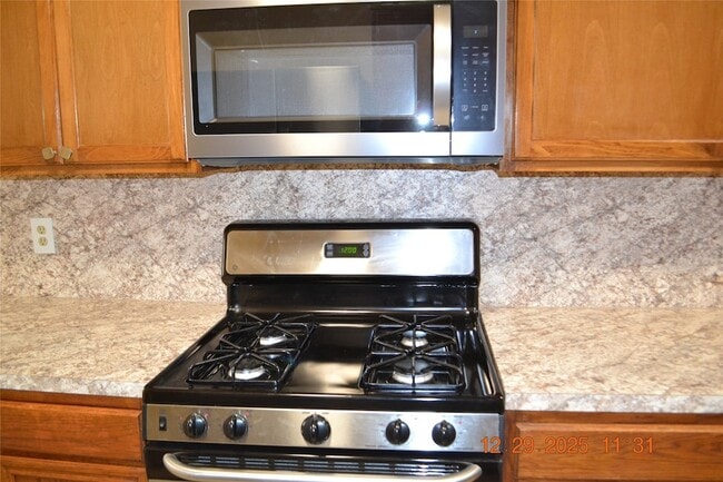 Building Photo - 16430 Canario Dr