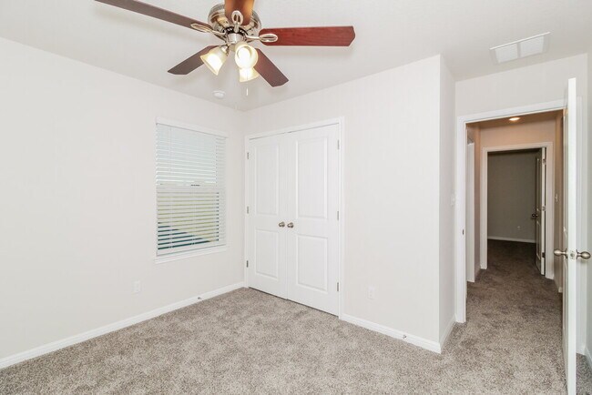 Building Photo - 116 Oakdale Meadows Ln