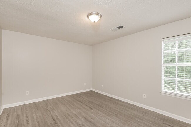 Building Photo - 401 Sherwood Oaks Rd