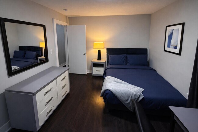 Building Photo - 818 Broad St