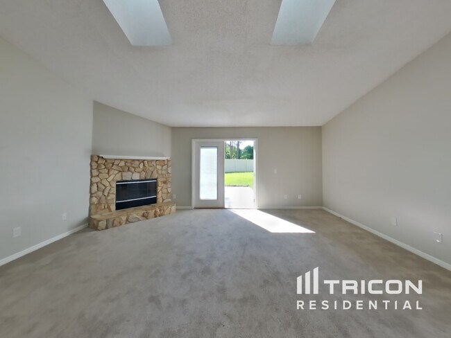 Building Photo - 8808 Mountain Lake Dr S