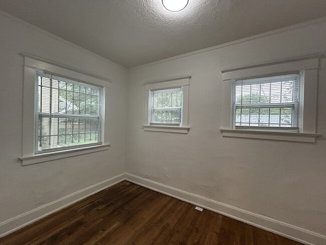 Building Photo - 4010 Bellefontaine Ave