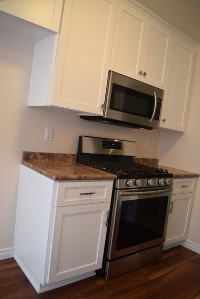 KITCHEN - 16042 Waikiki Ln