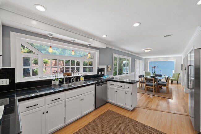 Building Photo - 35 Franciscan Way