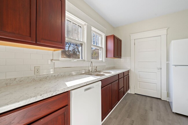 Building Photo - Newly remolded 3 BR with Hardwood Floors