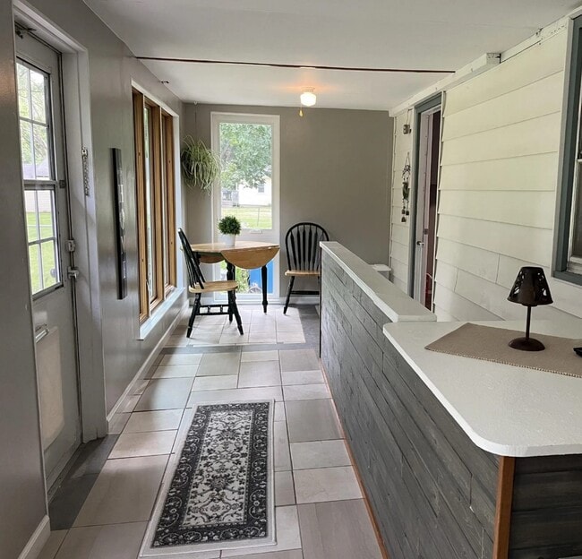 Building Photo - 1909 Robin Rd