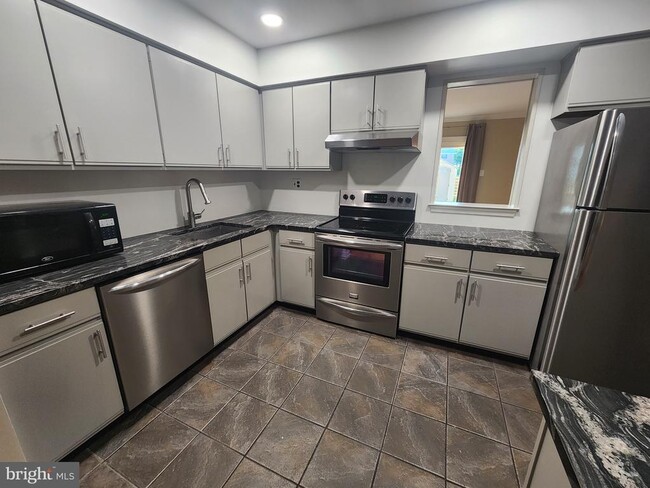 Building Photo - 236 Goshen Rd