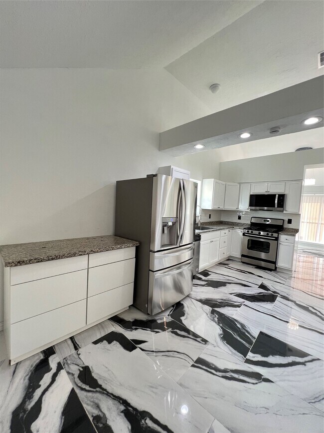 Building Photo - 10123 Early Spring Dr