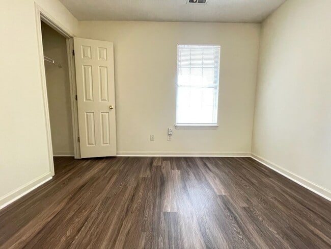 Building Photo - Bailey Station Townhomes