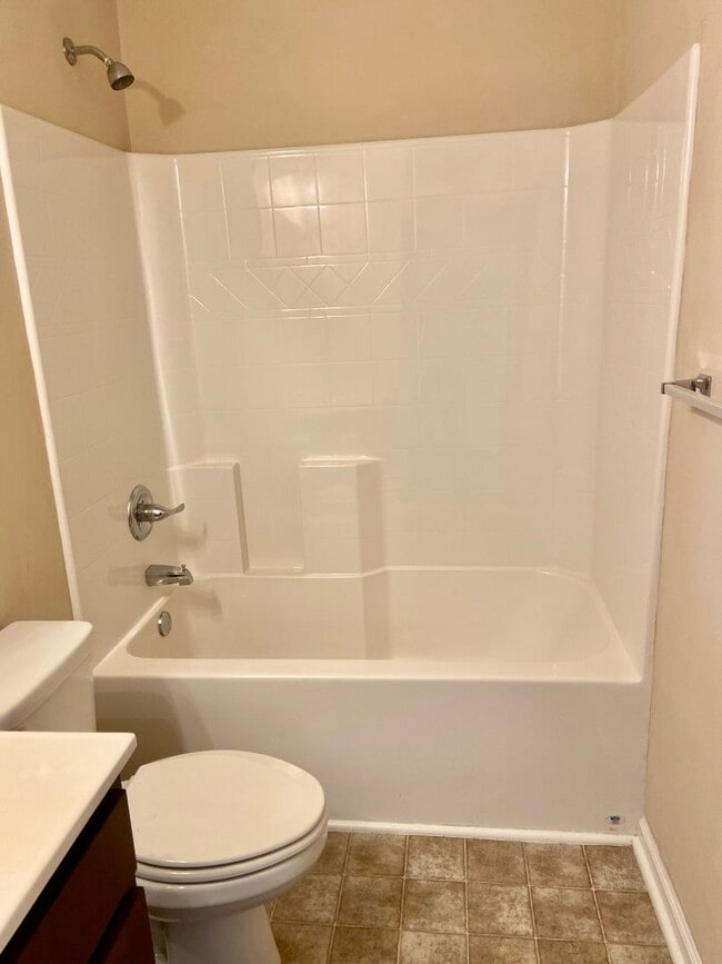 Building Photo - 4BD/3.5BA Gorgeous End Unit Townhouse with...