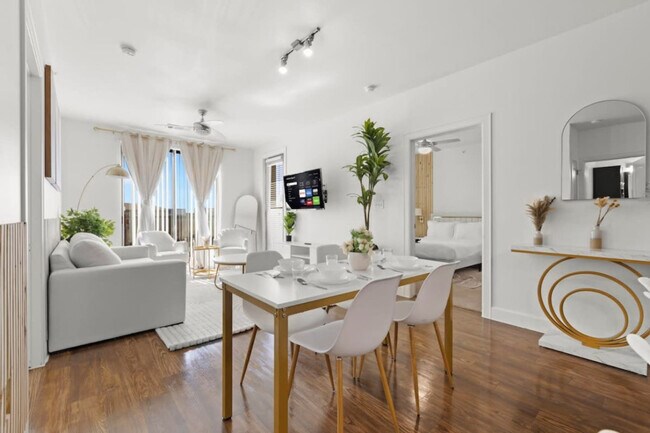 Building Photo - 5250 Town and Country Blvd