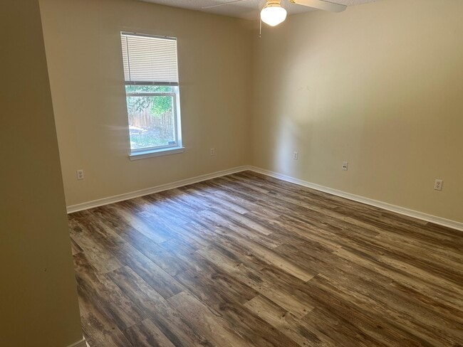 Building Photo - 2308 Valley Pl