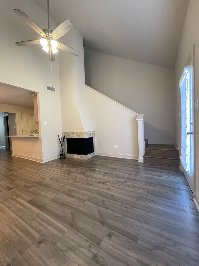 Building Photo - 2 bedroom, 2 bathroom, 2 Car Covered Carport, Stainless Refrigerator, stove, dishwasher, Washer a...