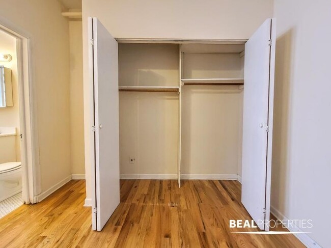 Building Photo - 0 bedroom in CHICAGO IL 60657