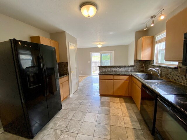 Building Photo - Welcome home to this stunning 3-bedroom, 2.5-bath residence in the desirable Meridian Place neigh...