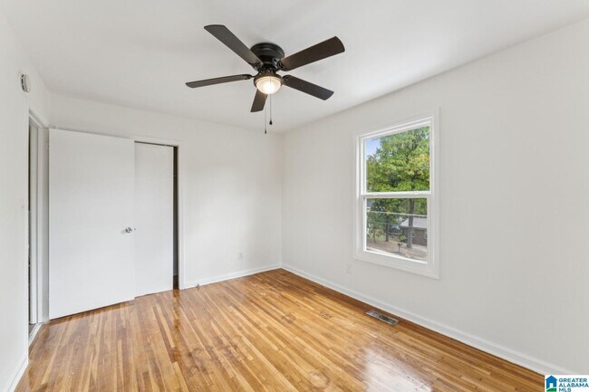 Building Photo - 1404 4th Pl NW