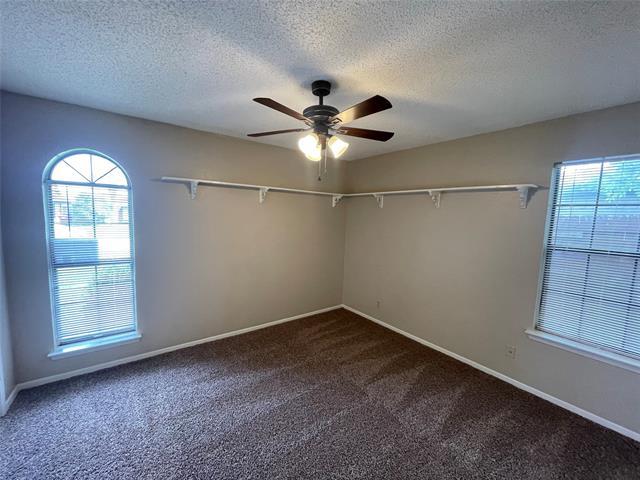 Building Photo - 821 Loganwood Dr