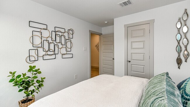 Building Photo - 7918 Murciana Dr