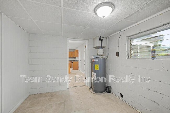 Building Photo - 560 N 72nd Ave