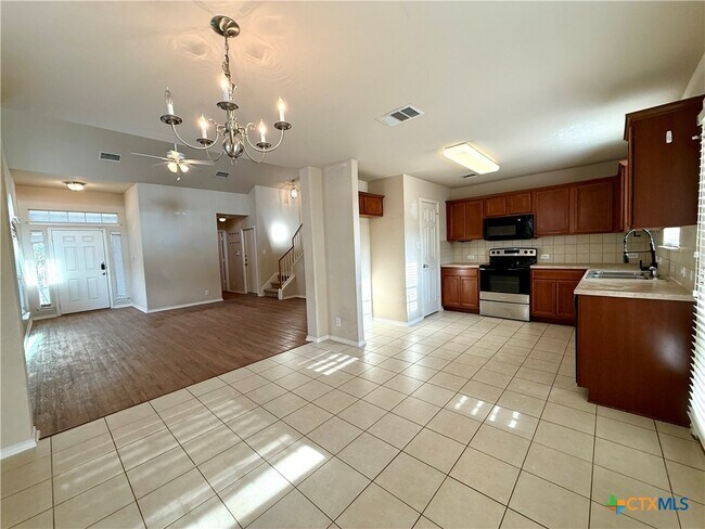 Building Photo - 558 Briggs Dr