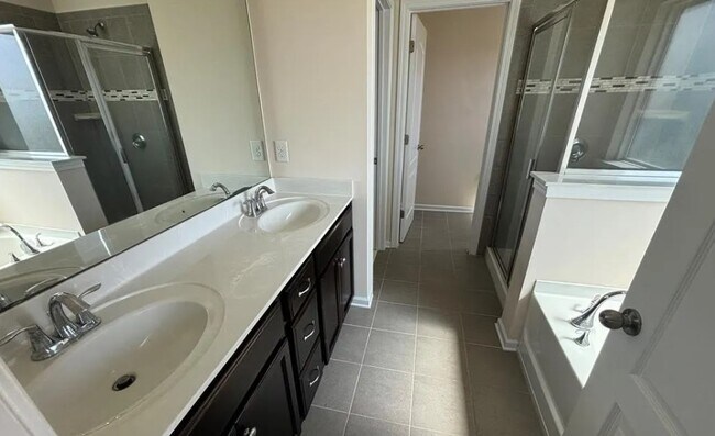 Building Photo - 1734 Trentwood Dr