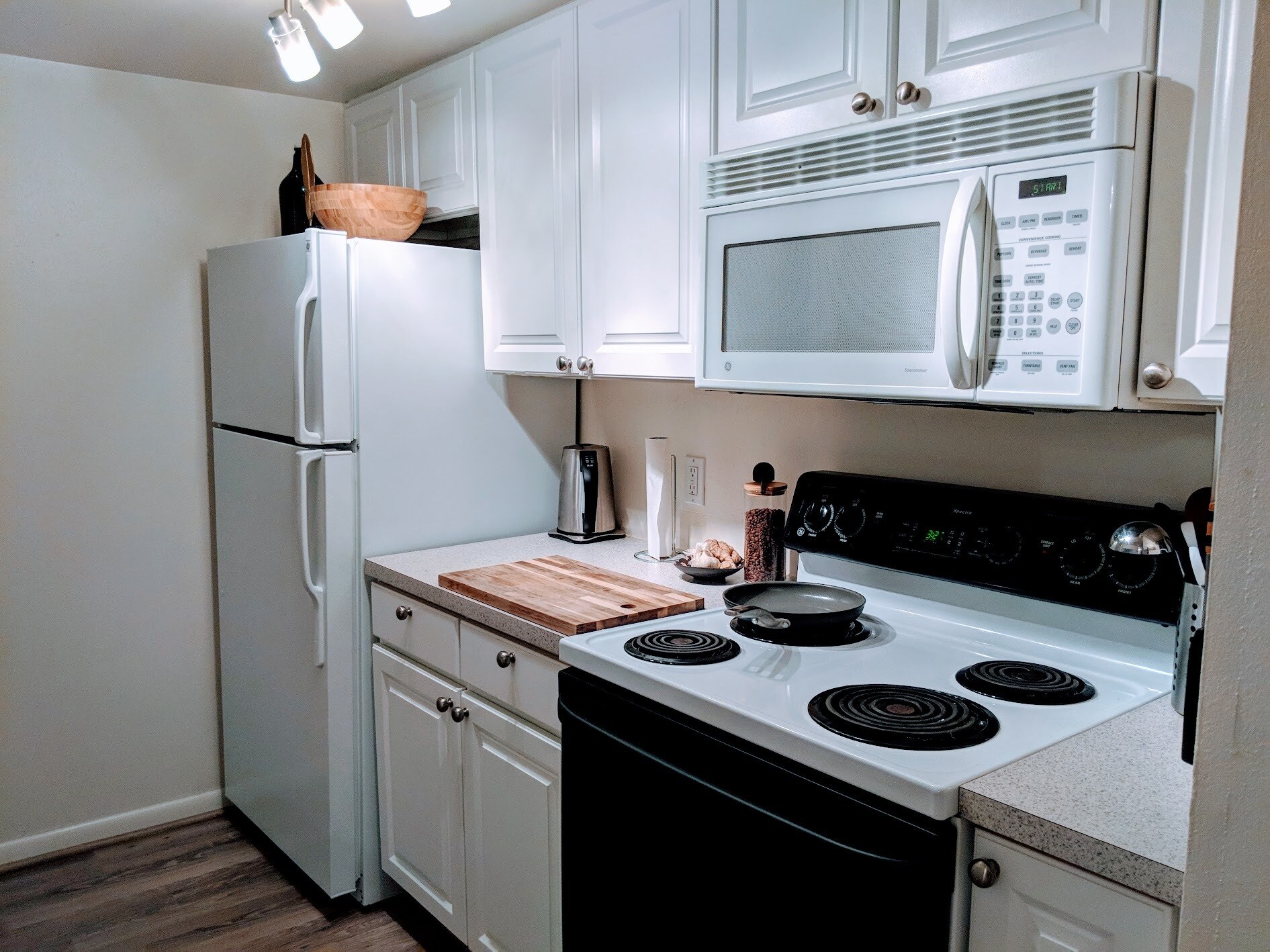 Building Photo - 1111 Maxwell Ave #123