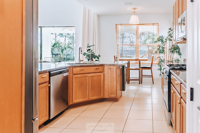 Building Photo - 6387 Grandview Hill Ct