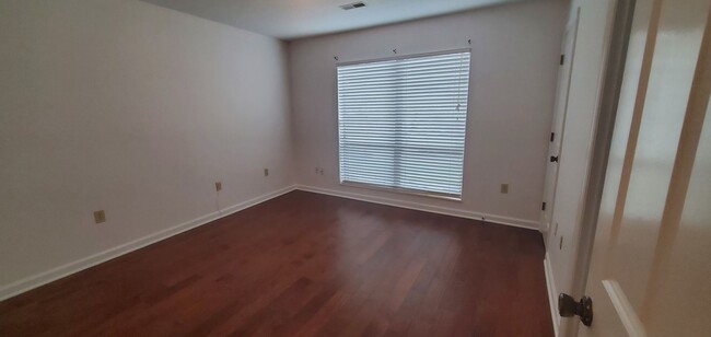 Building Photo - Maryville 37803 - 2 bedroom, 2 bath condo ...