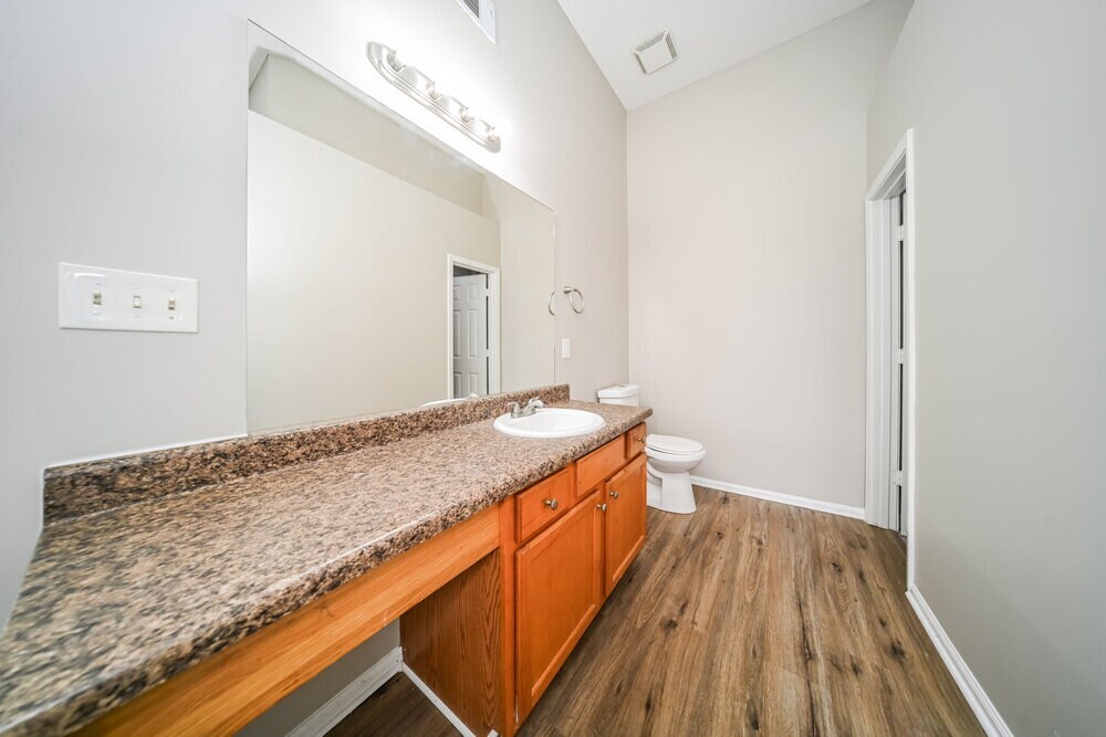 Building Photo - 7130 Ravenwood Ln