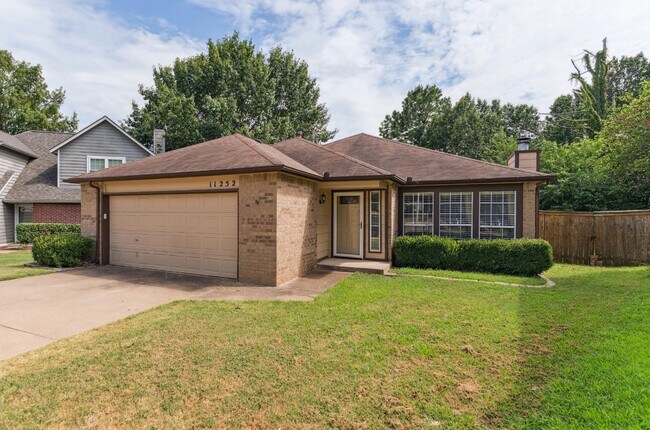 Primary Photo - 11252 Locust Cir