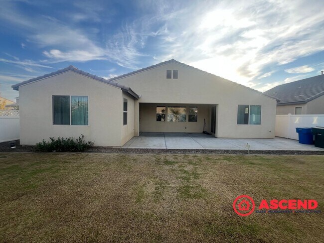 Building Photo - Alluring Home Located In HOA!