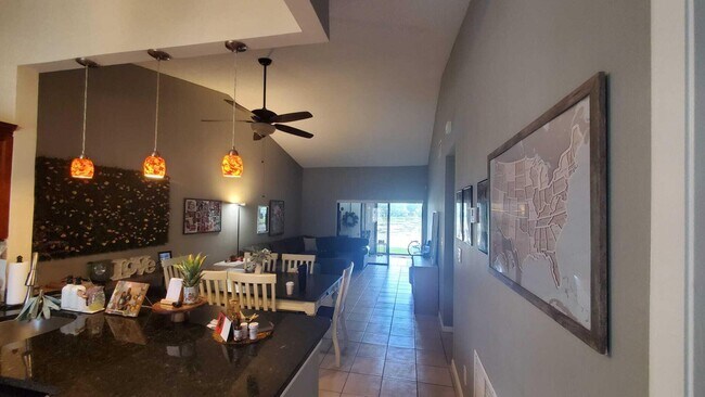 Building Photo - 3853 Carambola Cir N