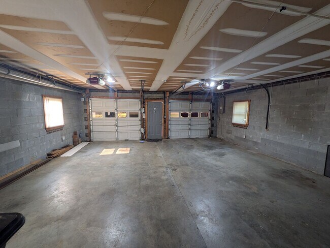 Building Photo - 6008 Yeaton Glen Dr