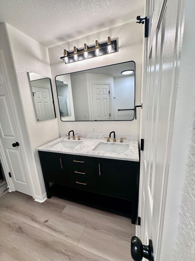 Building Photo - 6230 Grand Mesa Dr