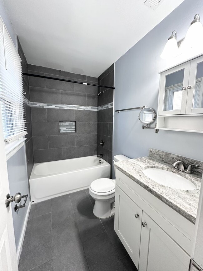 Building Photo - Eclectic & Charming Updated Ranch