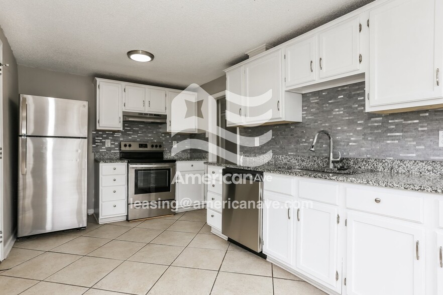 Building Photo - 318 W 50th St