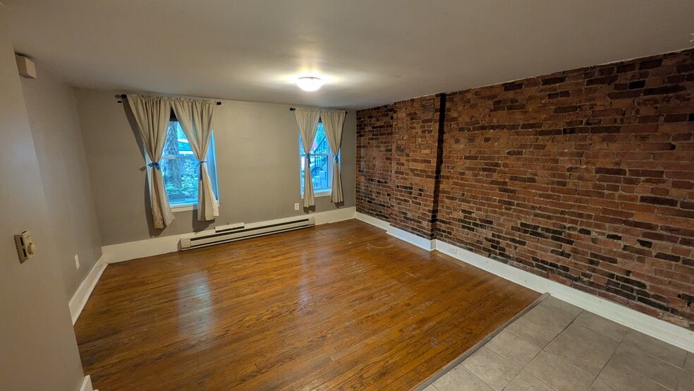 Building Photo - 82 Dove St
