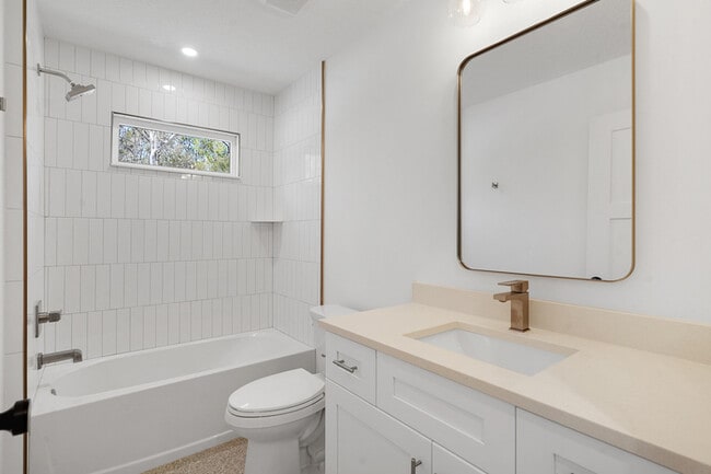 Building Photo - 988 W 9th St