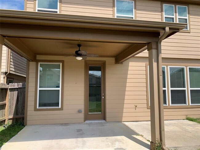 Building Photo - 15815 Copper Oak Ln