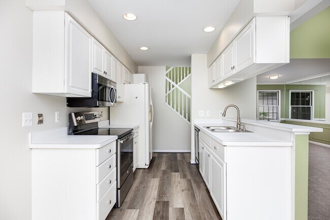 Building Photo - 45085 Horseshoe Dr
